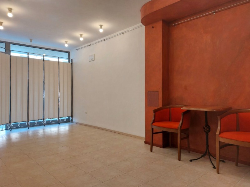 Издаје се  Схоп Софија , Центар , 32 м2 | 78969778 - слика [12]