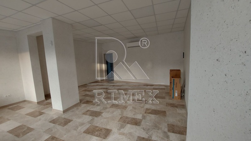 Дава под наем МАГАЗИН, гр. Пловдив, Център, снимка 2 - Магазини - 53347896