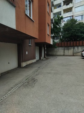 För uthyrning Garage