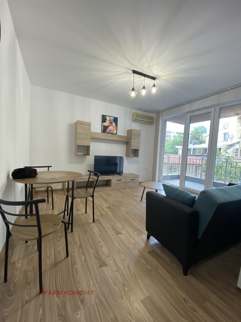 K pronájmu  1 ložnice Plovdiv , Mladežki Chalm , 70 m2 | 72849651