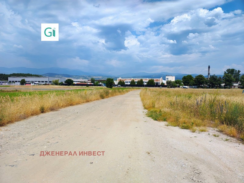 Дава под наем ЗЕМЕДЕЛСКА ЗЕМЯ, гр. Благоевград, област Благоевград, снимка 2 - Земеделска земя - 53029424