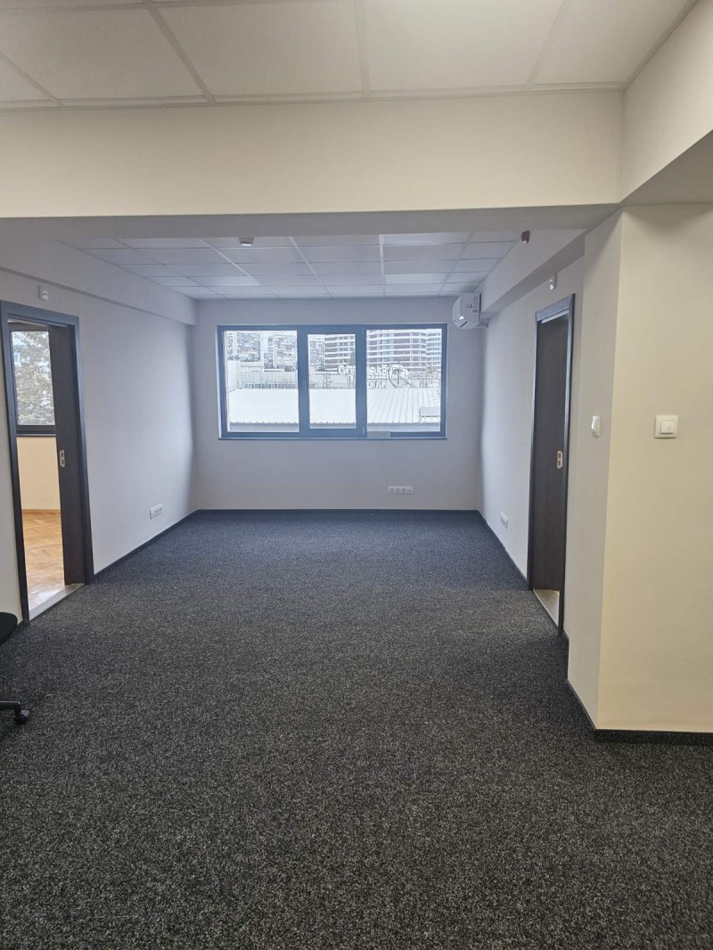 Дава под Наем ОФИС в град Варна, Младост 1 - 170 кв.м / 1 150 € » 2 249.20 лв., ИНКЛУЗИВ ВАРНА