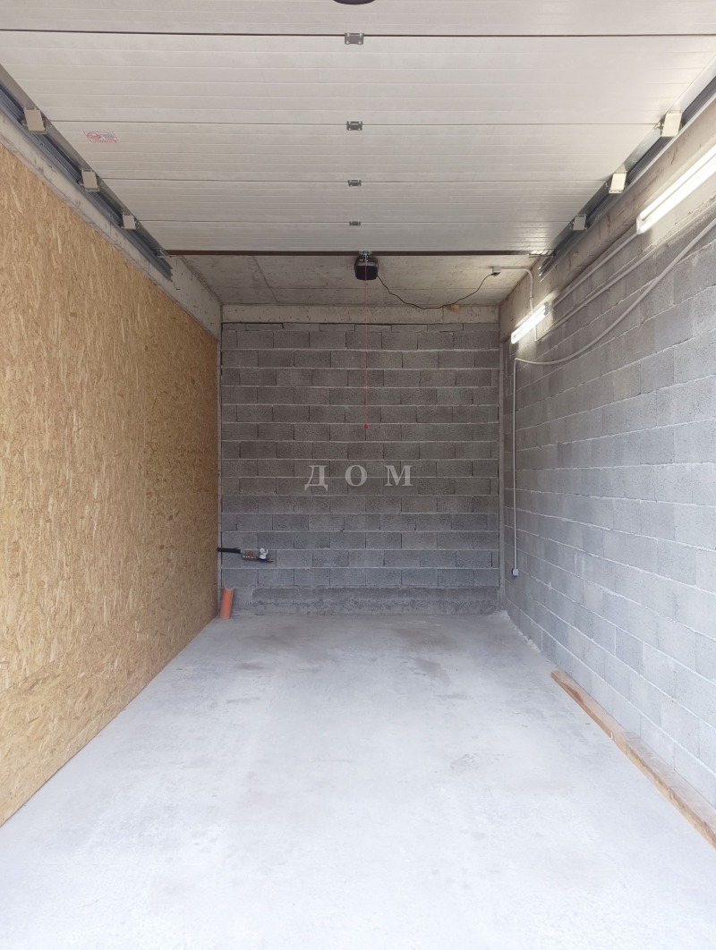 Дава под наем ГАРАЖ, ПАРКОМЯСТО, гр. Шумен, Пазара