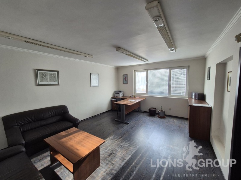 Дава под Наем ОФИС в град Варна, Окръжна болница-Генерали - 100 кв.м / 800 € » 1 564.66 лв., ЛАЙЪНС ГРУП