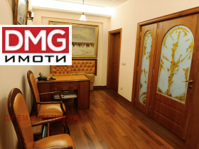Toimisto Tsentar, Sofia