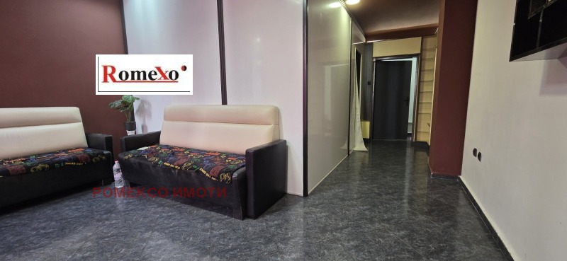 Дава под Наем МАГАЗИН в град Пловдив, Център - 59 кв.м / 250 € » 488.96 лв., РОМЕКСО ИМОТИ
