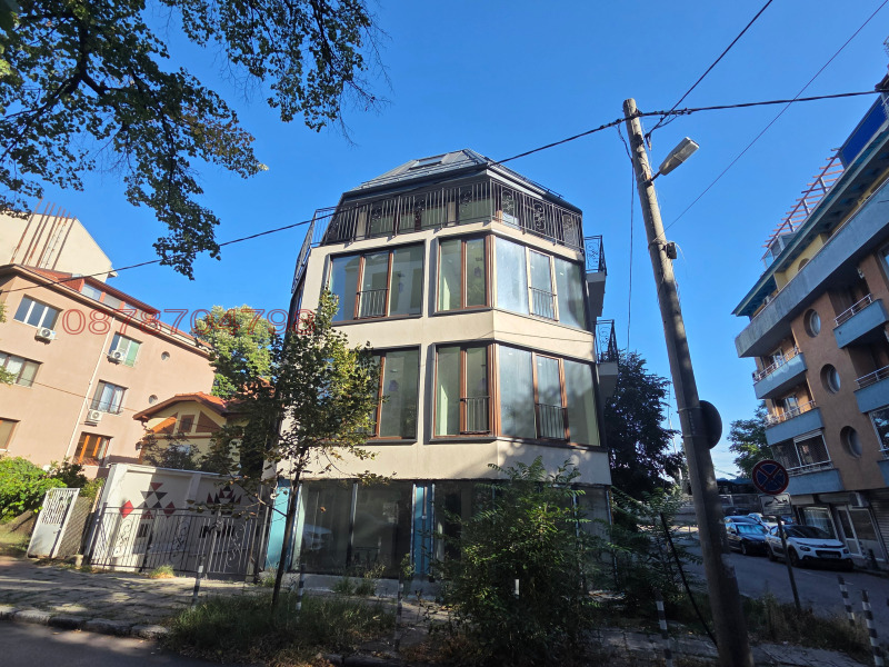 Дава под Наем САМОСТОЯТЕЛНА СГРАДА в град София, Оборище - 1500 кв.м / 16 500 € » 32 271.20 лв.