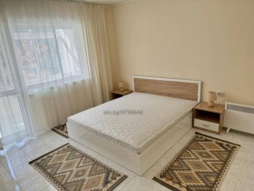 1 quarto Lazur, Burgas 6