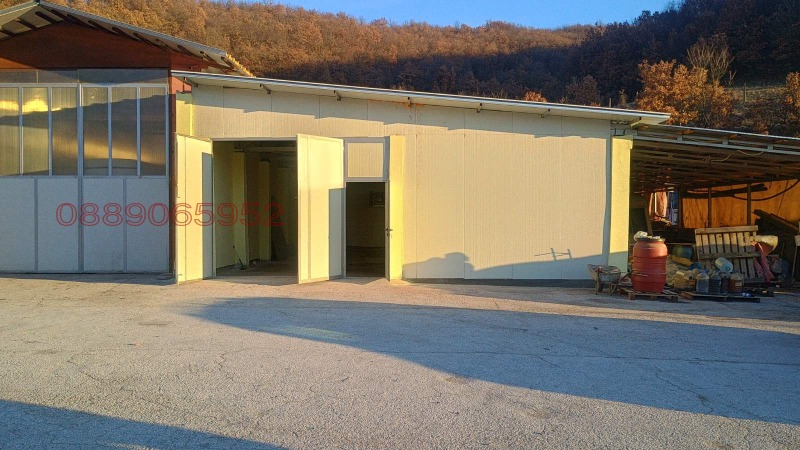 Дава под наем СКЛАД, с. Изгрев, област Благоевград, снимка 2 - Складове - 53241381