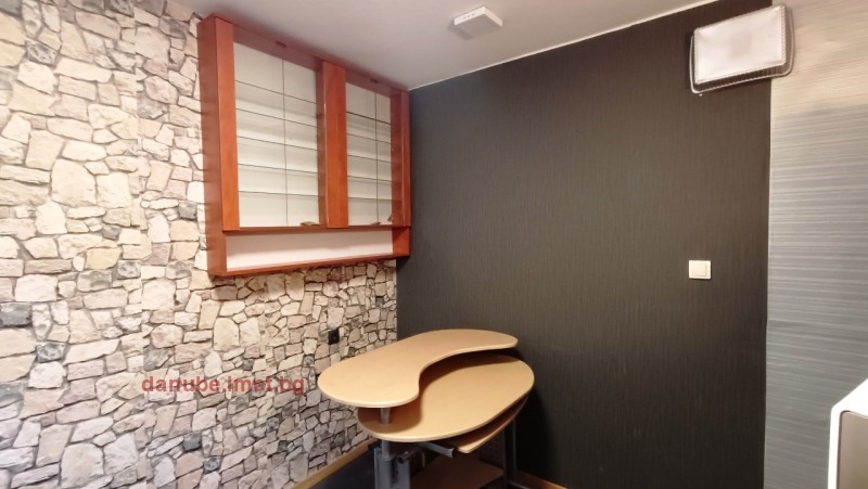 Дава под наем МАГАЗИН, гр. Русе, Център, снимка 4 - Магазини - 52991936