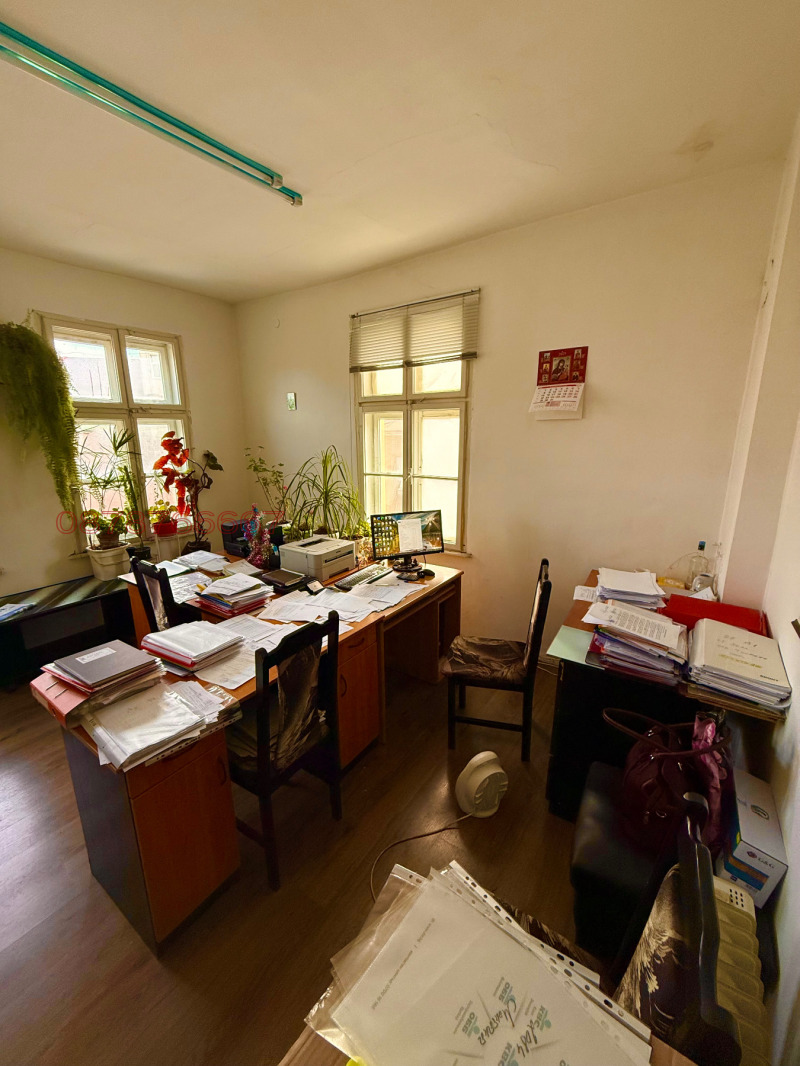 Дава под наем МАГАЗИН, гр. Монтана, Идеален център, снимка 8 - Магазини - 53047276