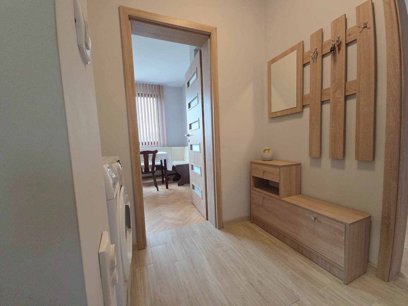 Дава под наем 2-СТАЕН, гр. Плевен, Идеален център, снимка 2 - Апартаменти - 53885028