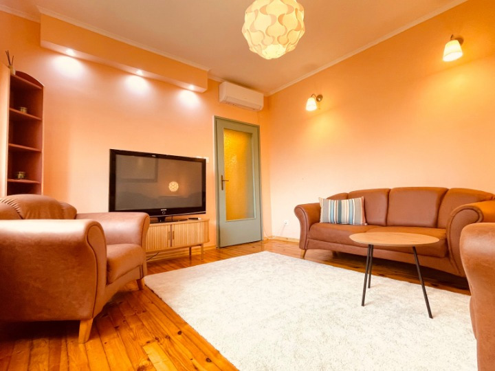 Дава под нем  2-стаен, град София, Център •  800 EUR • ID 86958833 — holmes.bg - [1] 