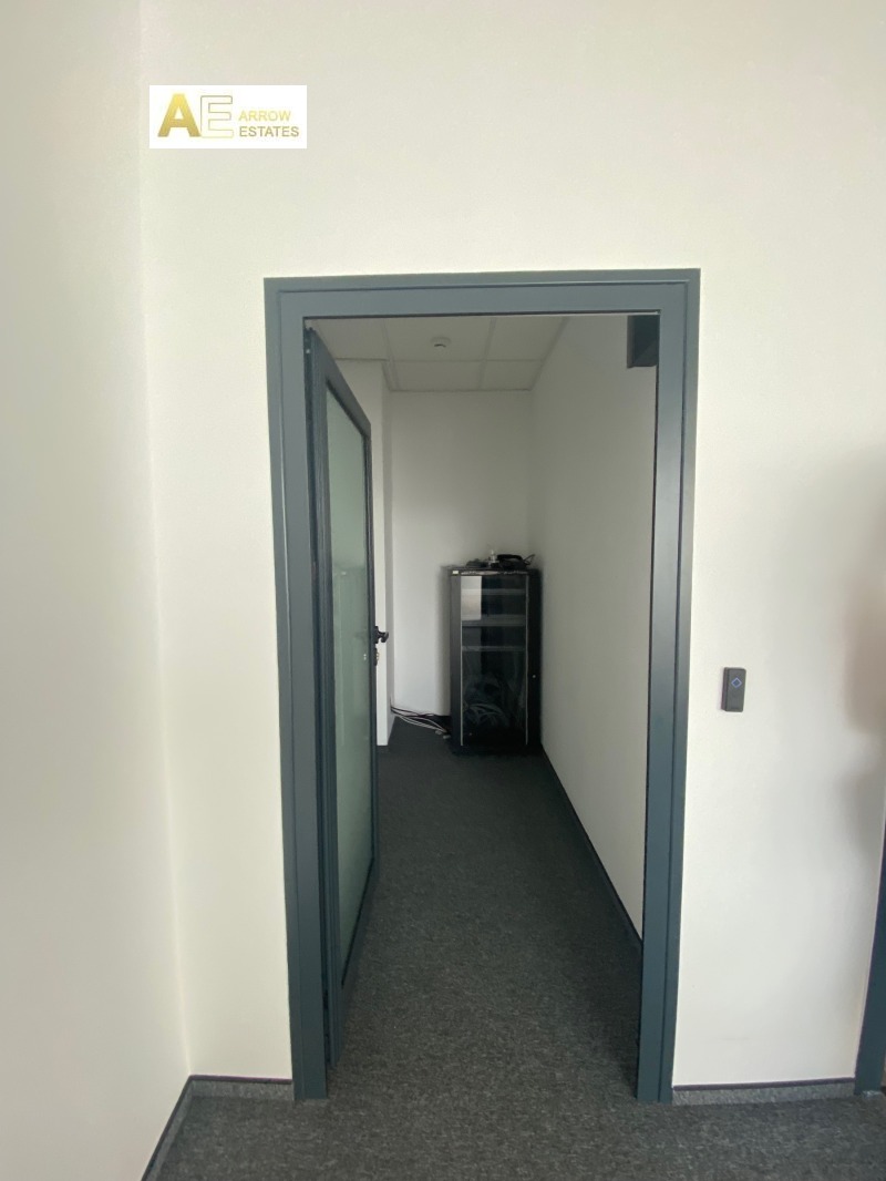 De inchiriat  Birou Sofia , Țentâr , 220 mp | 29759212 - imagine [9]