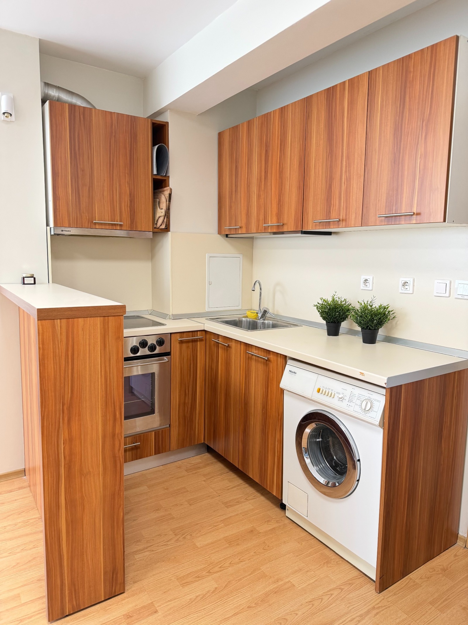 Дава под наем 3-СТАЕН, гр. София, Център, снимка 3 - Апартаменти - 54203293