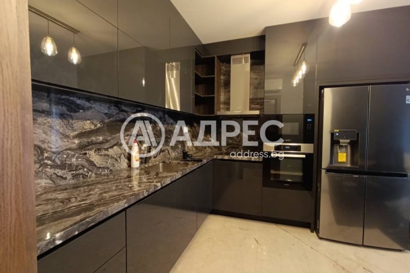 Издаје се  2 спаваће собе Софија , Центар , 80 м2 | 17090711