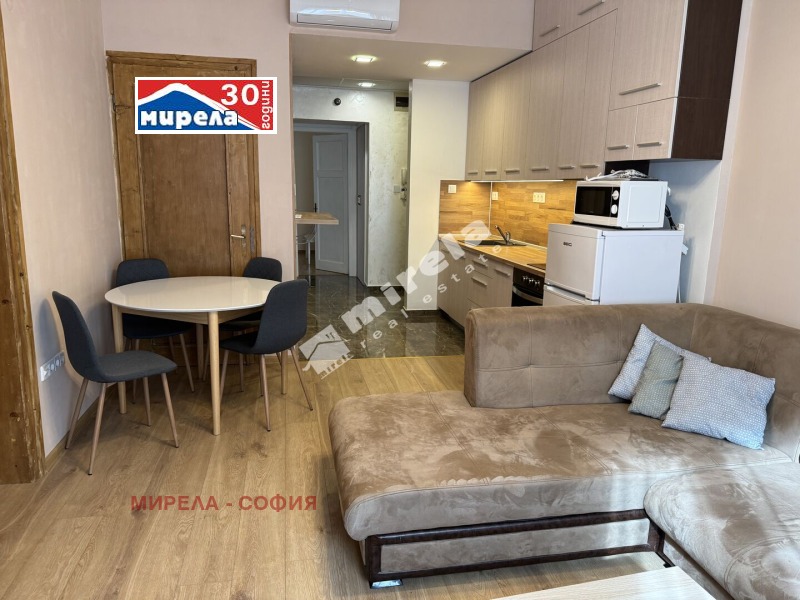 Zu vermieten  3 Schlafzimmer Sofia , Zentar , 100 qm | 84203135