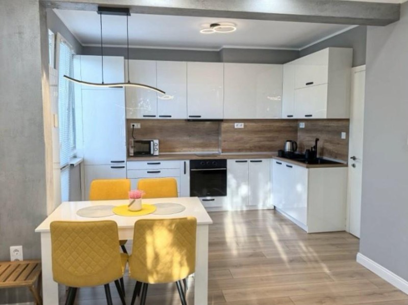 Издаје се  1 спаваћа соба Софија , Обориште , 65 м2 | 98619517