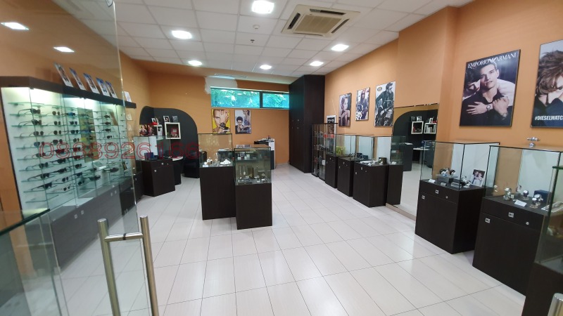 Дава под наем МАГАЗИН, гр. Плевен, Идеален център, снимка 3 - Магазини - 53299535