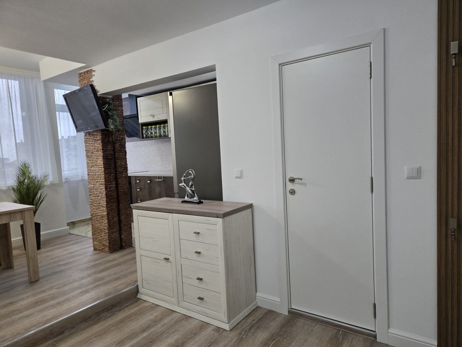 Дава под наем 2-СТАЕН, гр. Варна, Конфуто, снимка 2 - Апартаменти - 53900947