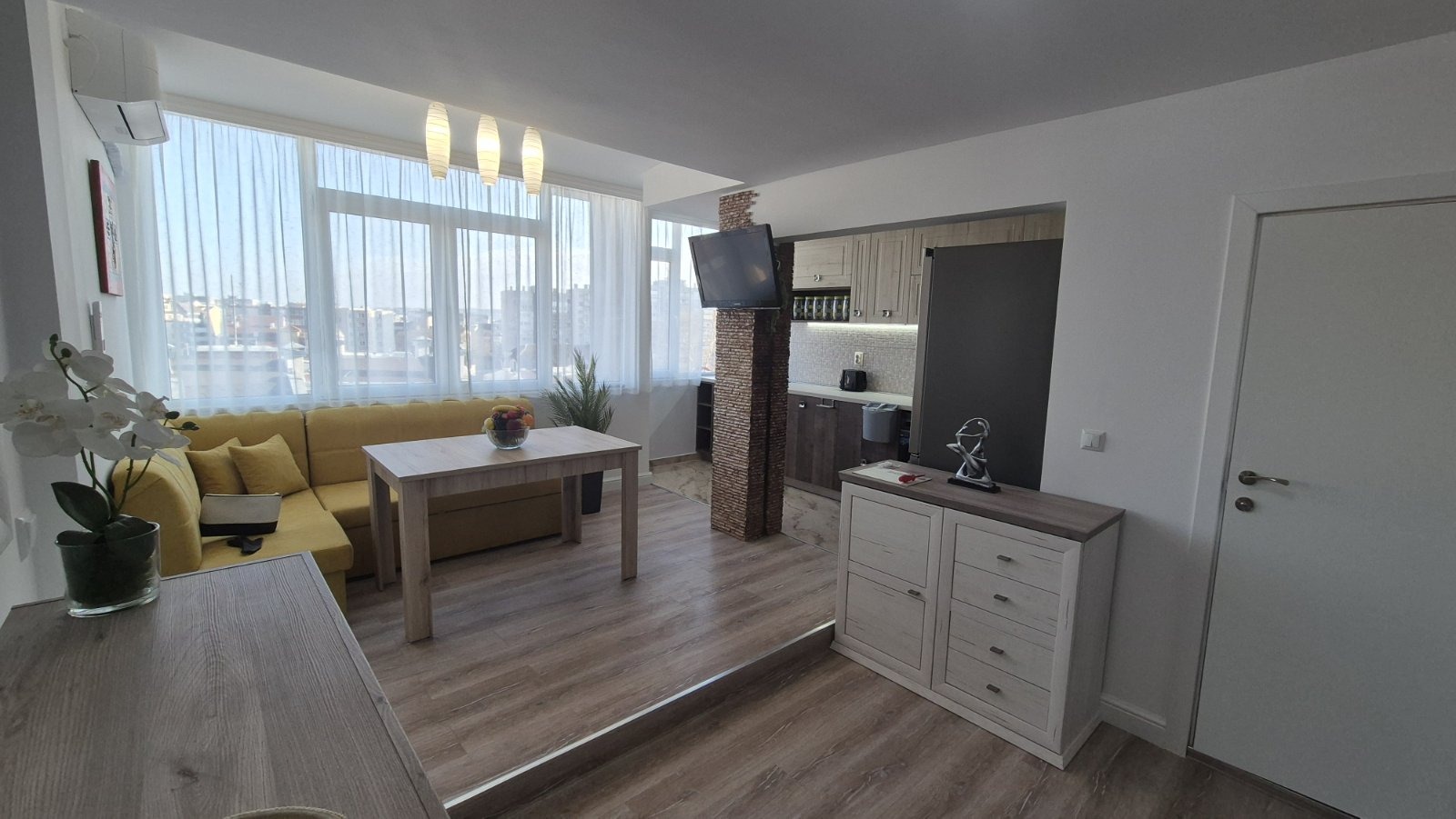 Дава под наем 2-СТАЕН, гр. Варна, Конфуто, снимка 1 - Апартаменти - 53900947