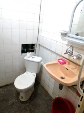 1 soverom Vazrosjdentsi, Kardsjali 9