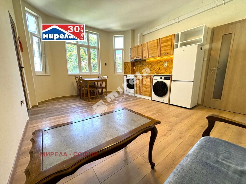 Zu vermieten  1 Schlafzimmer Sofia , Zentar , 50 qm | 67281037