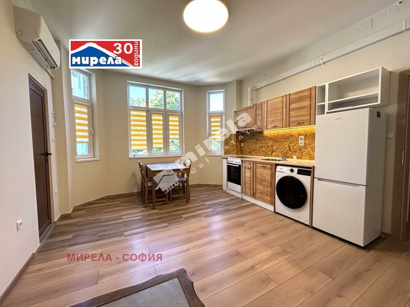 Дава под нем  2-стаен, град София, Център •  550 EUR • ID 43429559 — holmes.bg - [1] 
