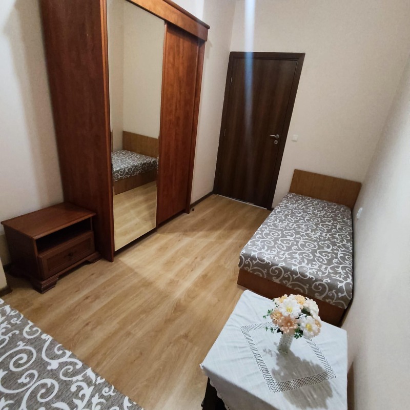 Дава под нем  3-стаен, град Варна, Колхозен пазар •  350 EUR • ID 46985893 — holmes.bg - [1] 