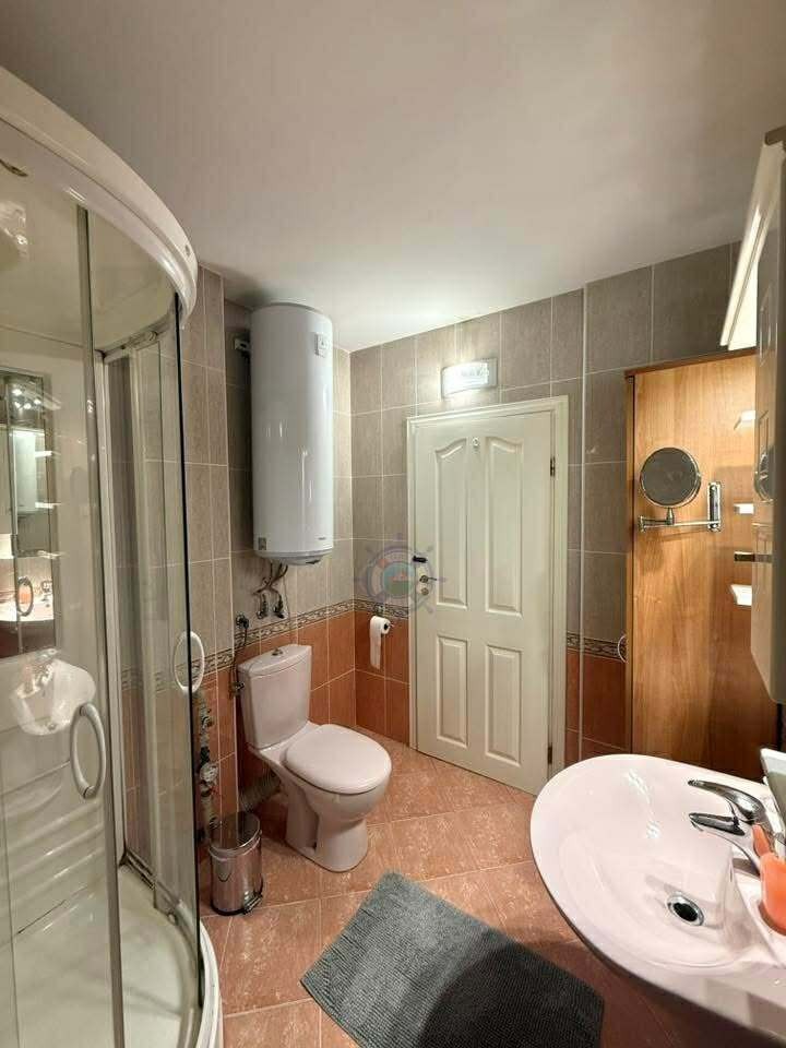 Дава под наем 4-СТАЕН, гр. Варна, Окръжна болница-Генерали, снимка 13 - Апартаменти - 53855662