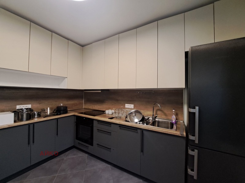 Издаје се  2 спаваће собе Софија , Центар , 110 м2 | 53675031 - слика [6]