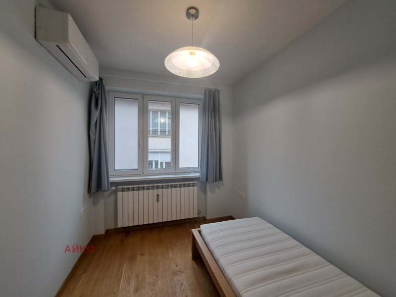 Издаје се  2 спаваће собе Софија , Центар , 110 м2 | 53675031 - слика [12]