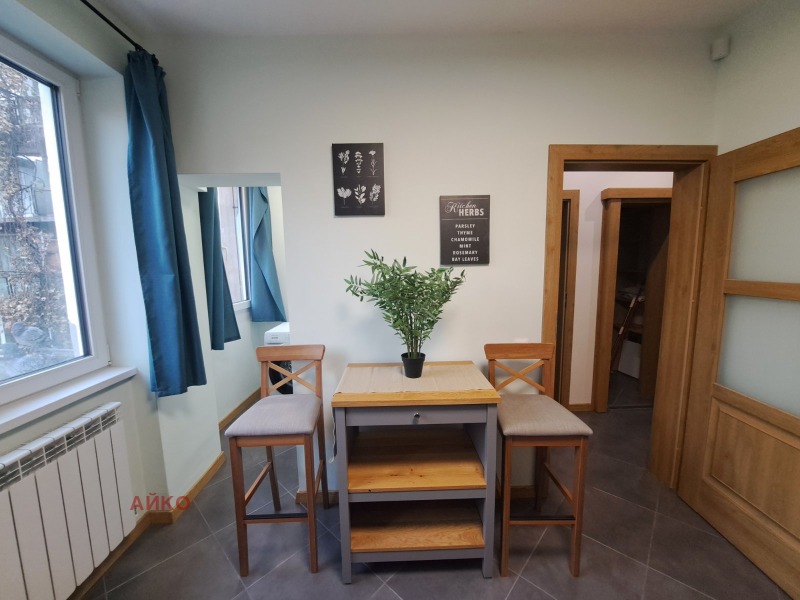 Издаје се  2 спаваће собе Софија , Центар , 110 м2 | 53675031 - слика [4]