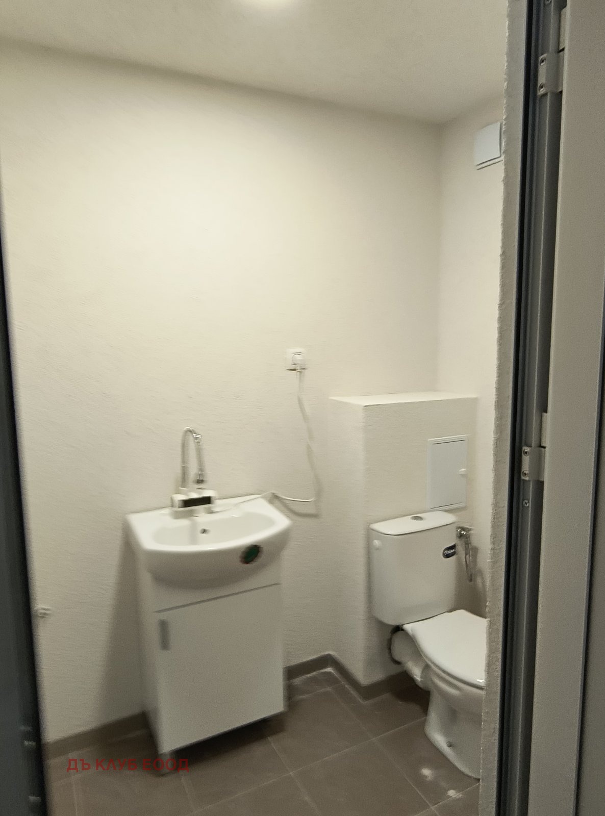 Дава под наем СКЛАД, гр. София, Република, снимка 2 - Складове - 53748258