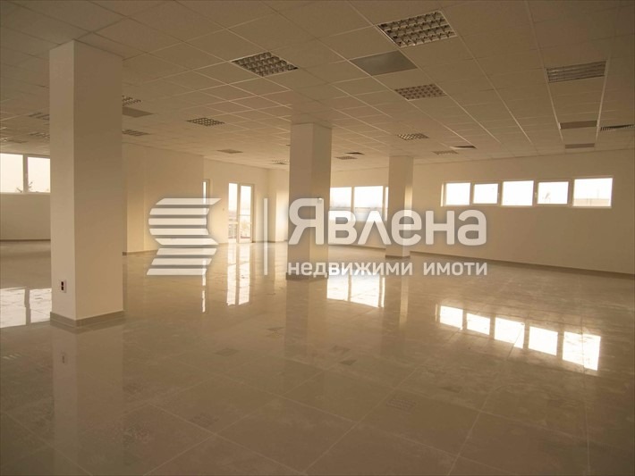 Дава под наем СКЛАД, гр. София, Военна рампа, снимка 3 - Складове - 55807731