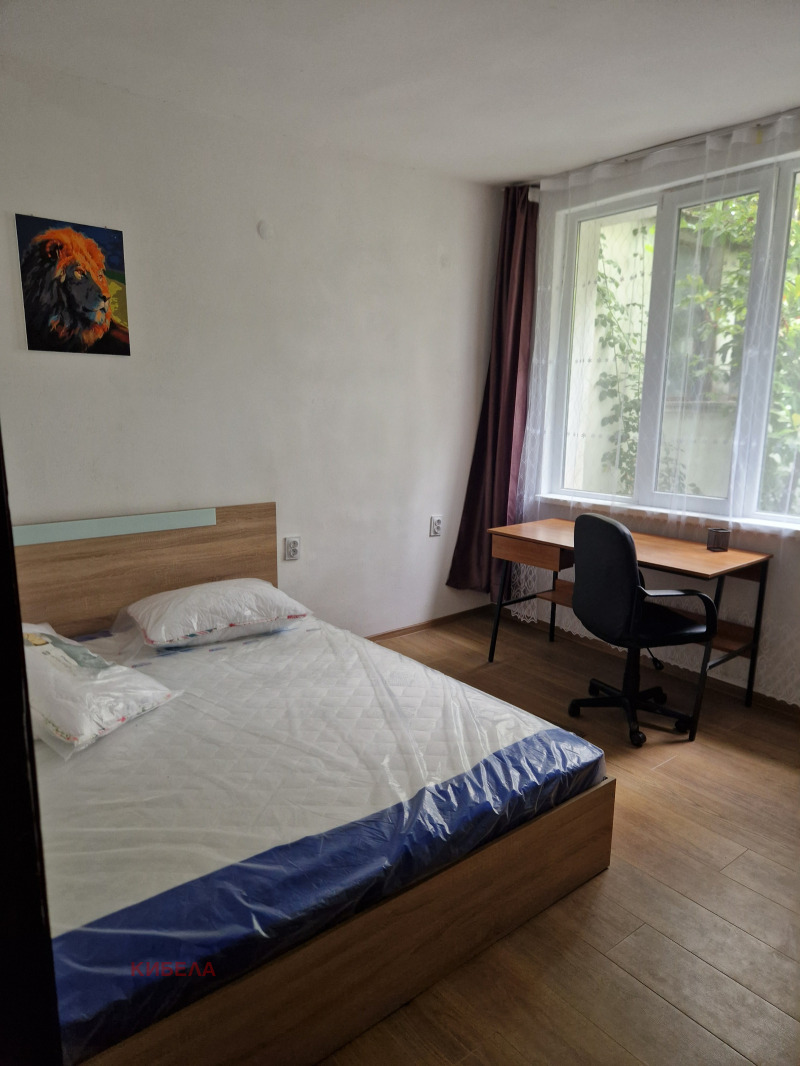 De inchiriat  3 dormitoare Pleven , Șiroc țentâr , 120 mp | 87520901 - imagine [12]