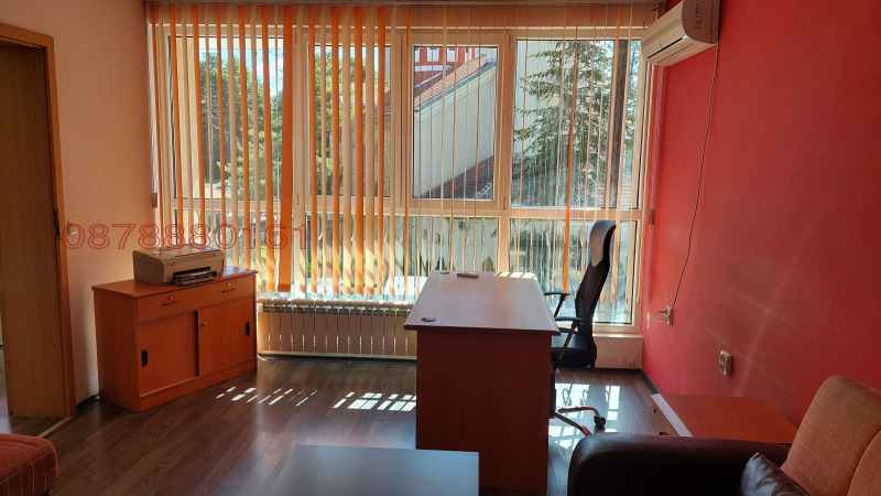 Дава под наем ОФИС, гр. Горна Оряховица, област Велико Търново, снимка 2 - Офиси - 52780873