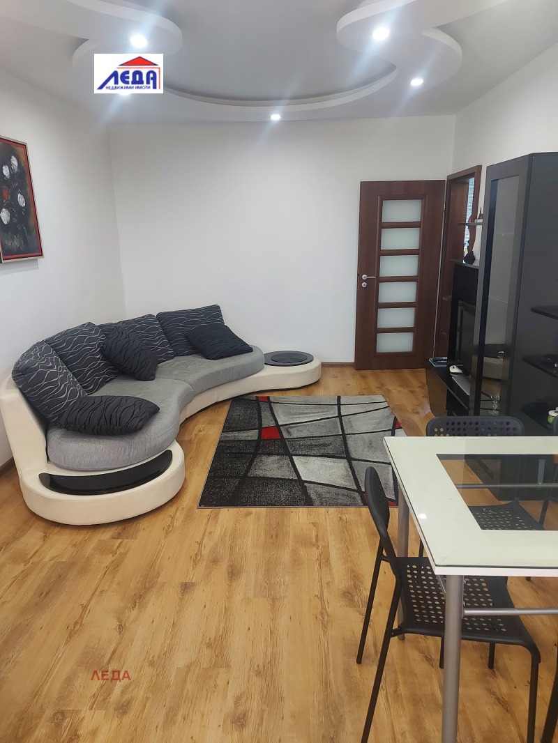 En renta  2 dormitorios Pleven , Druzhba 3 , 110 metros cuadrados | 82768729