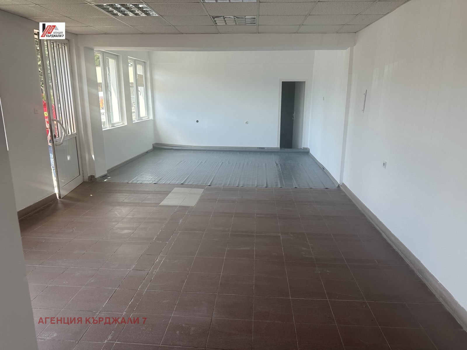 Дава под наем ОФИС, гр. Кърджали, Център, снимка 2 - Офиси - 45836176