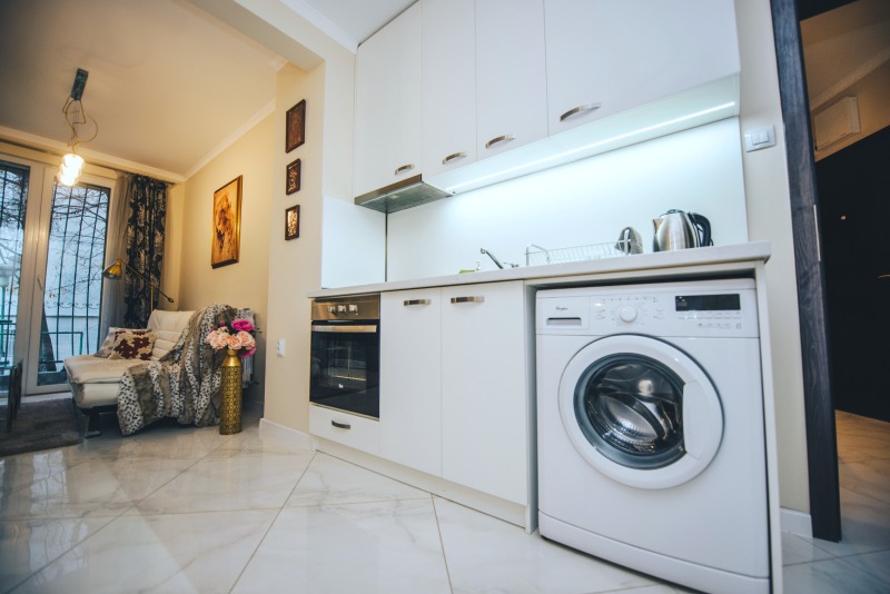 Дава под наем 2-СТАЕН, гр. София, Център