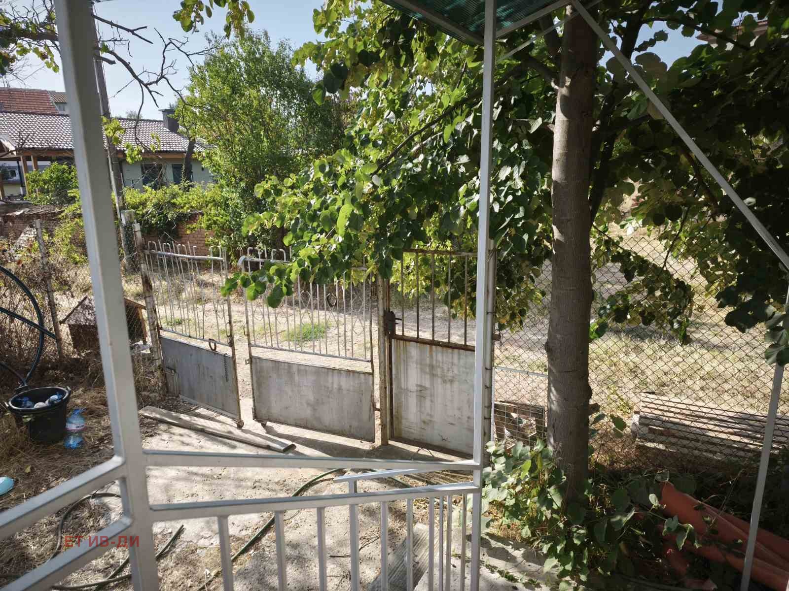 Дава под наем ЕТАЖ ОТ КЪЩА, с. Пчелин, област София област