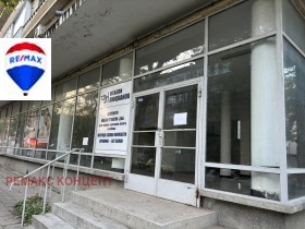 Myymälä Matematitšeska gimnazija, Šumen