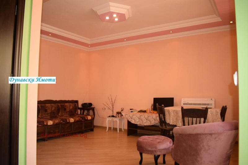 Para alugar  1 quarto Ruse , Vazrajdane , 75 m² | 42646236