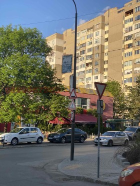 Negozio Mladost 2, Sofia 4