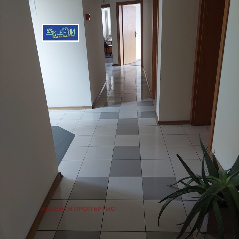 Zu vermieten  Büro Weliko Tarnowo , Zentar , 18 qm | 47552447