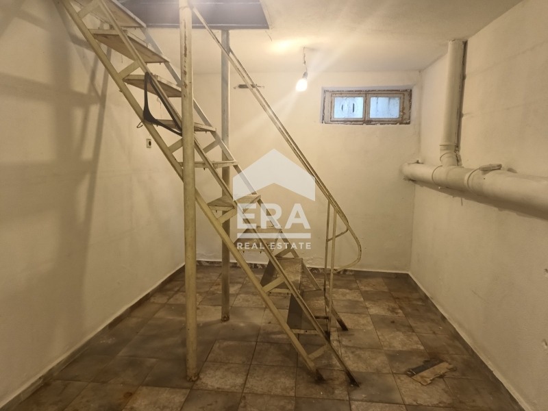 Дава под наем МАГАЗИН, гр. Варна, Колхозен пазар, снимка 5 - Магазини - 55829503