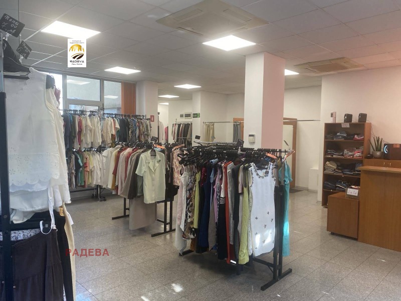 Kiadó  Üzlet Ruse , Centar , 200 négyzetméter | 50889052