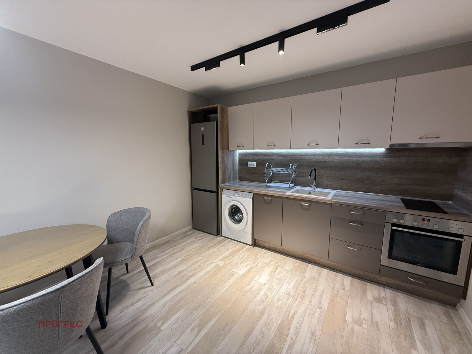 Дава под наем 2-СТАЕН, гр. Пловдив, Христо Смирненски, снимка 15 - Апартаменти - 54049416