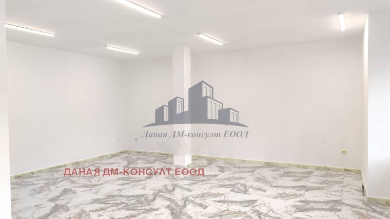 Do wynajęcia  Sklep Szumen , Griwica , 95 mkw | 52449999 - obraz [2]