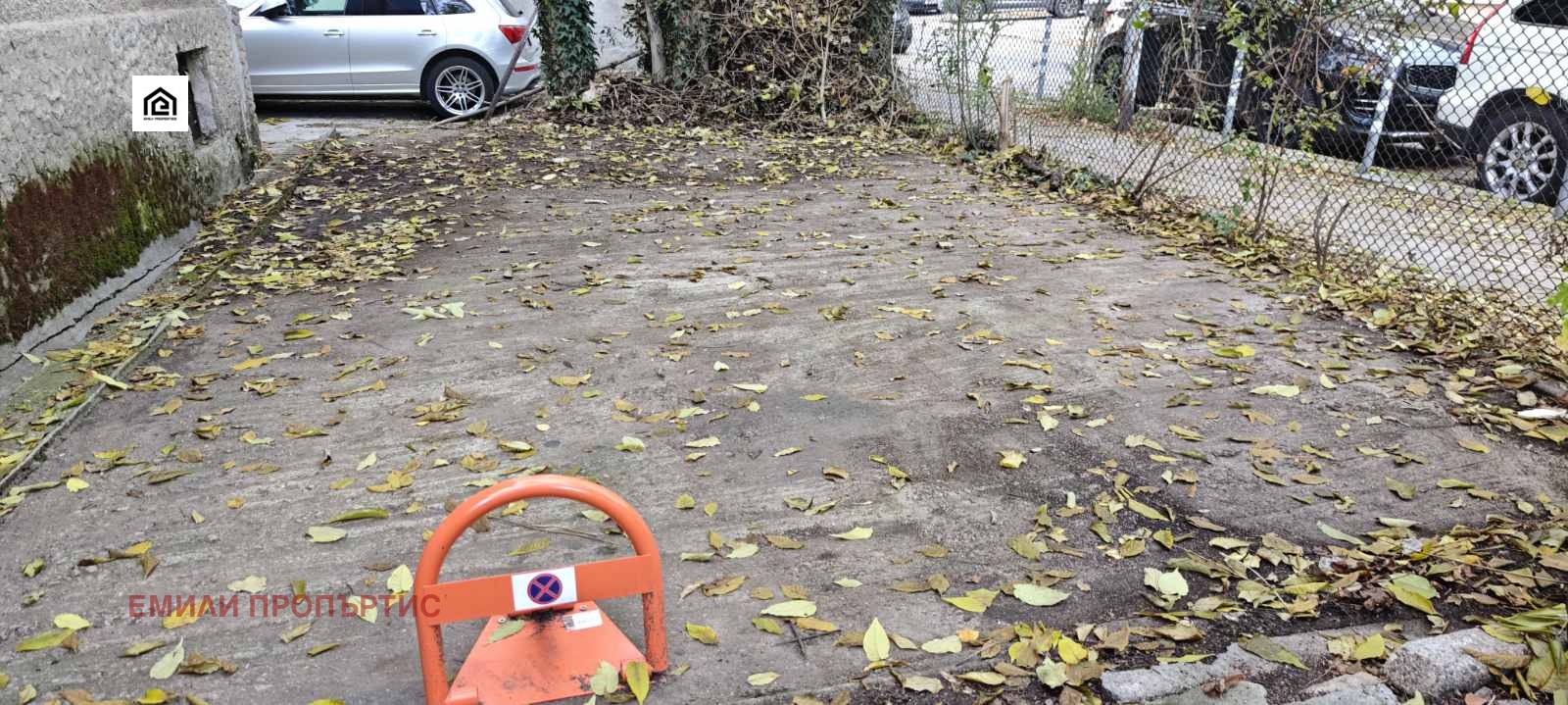 Дава под наем ГАРАЖ, ПАРКОМЯСТО, гр. София, Медицинска академия, снимка 2 - Гаражи и паркоместа - 56046182